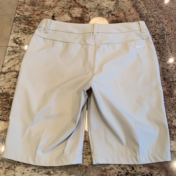 Nike Dri-Fit women’s golf short, size 4 - Picture 3 of 7